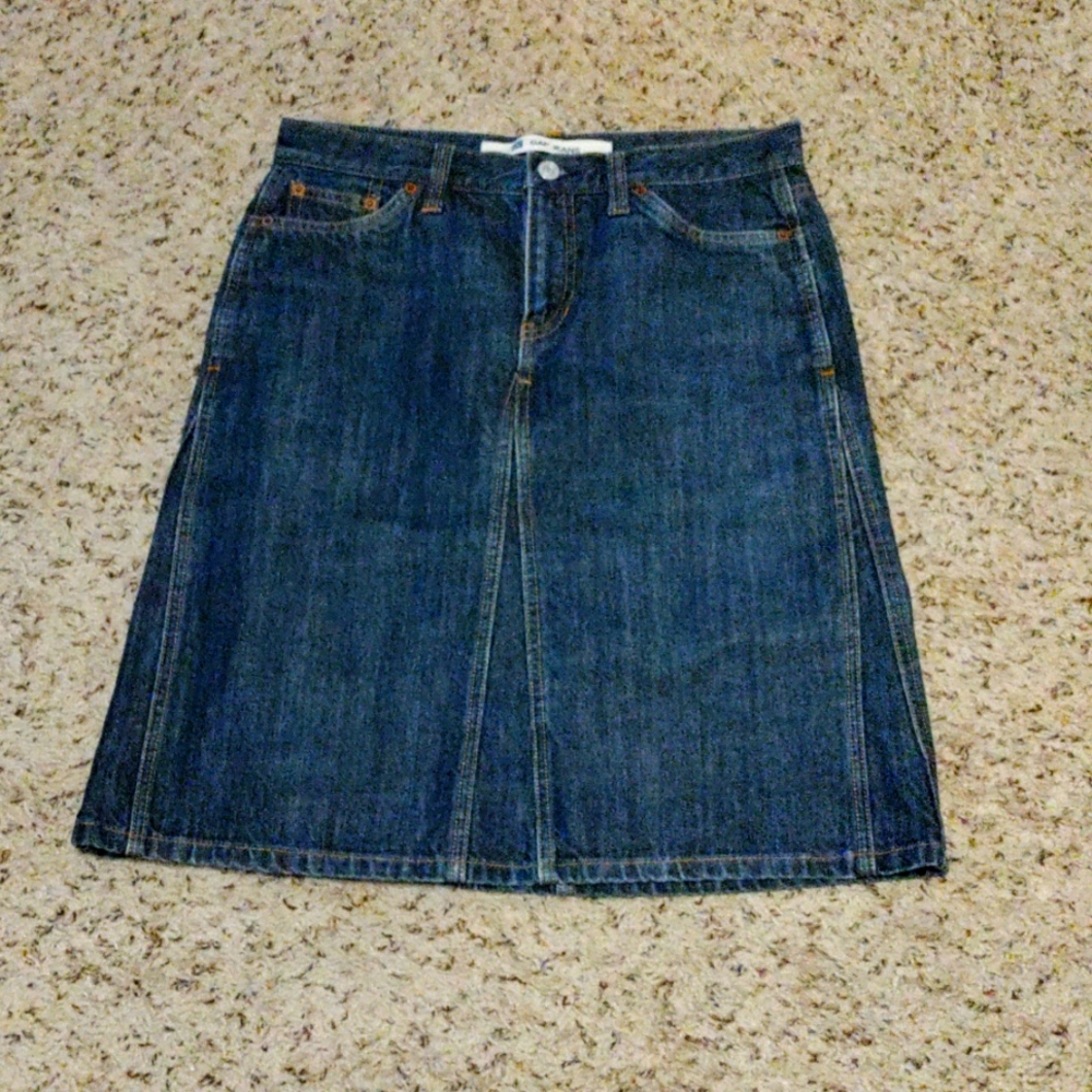 GAP denim skirt size 6 like new